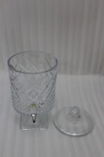 Elegant 4.5 liter glass beverage dispenser featuring a diamond-cut pattern and metal spigot on a table, as seen in 2.jpg.