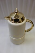 Three luxury 1-liter MIXFF vacuum flasks in black, cream, and dark brown with gold handles and spouts on a marble countertop.Three luxury 1-liter MIXFF vacuum flasks in black, cream, and dark brown with gold handles and spouts on a marble countertop.Three luxury 1-liter MIXFF vacuum flasks in black, cream, and dark brown with gold handles and spouts on a marble countertop.Three luxury 1-liter MIXFF vacuum flasks in black, cream, and dark brown with gold handles and spouts on a marble countertop.Three luxury 1-liter MIXFF vacuum flasks in black, cream, and dark brown with gold handles and spouts on a marble countertop.Three luxury 1-liter MIXFF vacuum flasks in black, cream, and dark brown with gold handles and spouts on a marble countertop.Three luxury 1-liter MIXFF vacuum flasks in black, cream, and dark brown with gold handles and spouts on a marble countertop.Three luxury 1-liter MIXFF vacuum flasks in black, cream, and dark brown with gold handles and spouts on a marble countertop.Three luxury 1-liter MIXFF vacuum flasks in black, cream, and dark brown with gold handles and spouts on a marble countertop.Three luxury 1-liter MIXFF vacuum flasks in black, cream, and dark brown with gold handles and spouts on a marble countertop.Three luxury 1-liter MIXFF vacuum flasks in black, cream, and dark brown with gold handles and spouts on a marble countertop.Three luxury 1-liter MIXFF vacuum flasks in black, cream, and dark brown with gold handles and spouts on a marble countertop.Three luxury 1-liter MIXFF vacuum flasks in black, cream, and dark brown with gold handles and spouts on a marble countertop.Three luxury 1-liter MIXFF vacuum flasks in black, cream, and dark brown with gold handles and spouts on a marble countertop.Three luxury 1-liter MIXFF vacuum flasks in black, cream, and dark brown with gold handles and spouts on a marble countertop.Three luxury 1-liter MIXFF vacuum flasks in black, cream, and dark brown with gold handles and spouts on a marble countertop.Three luxury 1-liter MIXFF vacuum flasks in black, cream, and dark brown with gold handles and spouts on a marble countertop.Three luxury 1-liter MIXFF vacuum flasks in black, cream, and dark brown with gold handles and spouts on a marble countertop.Three luxury 1-liter MIXFF vacuum flasks in black, cream, and dark brown with gold handles and spouts on a marble countertop.Three luxury 1-liter MIXFF vacuum flasks in black, cream, and dark brown with gold handles and spouts on a marble countertop.Three luxury 1-liter MIXFF vacuum flasks in black, cream, and dark brown with gold handles and spouts on a marble countertop.Three luxury 1-liter MIXFF vacuum flasks in black, cream, and dark brown with gold handles and spouts on a marble countertop.Three luxury 1-liter MIXFF vacuum flasks in black, cream, and dark brown with gold handles and spouts on a marble countertop.Three luxury 1-liter MIXFF vacuum flasks in black, cream, and dark brown with gold handles and spouts on a marble countertop.Three luxury 1-liter MIXFF vacuum flasks in black, cream, and dark brown with gold handles and spouts on a marble countertop.Three luxury 1-liter MIXFF vacuum flasks in black, cream, and dark brown with gold handles and spouts on a marble countertop.Three luxury 1-liter MIXFF vacuum flasks in black, cream, and dark brown with gold handles and spouts on a marble countertop.Three luxury 1-liter MIXFF vacuum flasks in black, cream, and dark brown with gold handles and spouts on a marble countertop.Three luxury 1-liter MIXFF vacuum flasks in black, cream, and dark brown with gold handles and spouts on a marble countertop.Three luxury 1-liter MIXFF vacuum flasks in black, cream, and dark brown with gold handles and spouts on a marble countertop.Three luxury 1-liter MIXFF vacuum flasks in black, cream, and dark brown with gold handles and spouts on a marble countertop.Three luxury 1-liter MIXFF vacuum flasks in black, cream, and dark brown with gold handles and spouts on a marble countertop.Three luxury 1-liter MIXFF vacuum flasks in black, cream, and dark brown with gold handles and spouts on a marble countertop.