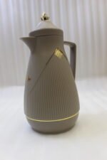 Four One More 1-liter thermal vacuum tea and coffee flasks in taupe, matte black, cream, and white with elegant gold accents on a modern kitchen counter.Four One More 1-liter thermal vacuum tea and coffee flasks in taupe, matte black, cream, and white with elegant gold accents on a modern kitchen counter.Four One More 1-liter thermal vacuum tea and coffee flasks in taupe, matte black, cream, and white with elegant gold accents on a modern kitchen counter.Four One More 1-liter thermal vacuum tea and coffee flasks in taupe, matte black, cream, and white with elegant gold accents on a modern kitchen counter.Four One More 1-liter thermal vacuum tea and coffee flasks in taupe, matte black, cream, and white with elegant gold accents on a modern kitchen counter.Four One More 1-liter thermal vacuum tea and coffee flasks in taupe, matte black, cream, and white with elegant gold accents on a modern kitchen counter.Four One More 1-liter thermal vacuum tea and coffee flasks in taupe, matte black, cream, and white with elegant gold accents on a modern kitchen counter.Four One More 1-liter thermal vacuum tea and coffee flasks in taupe, matte black, cream, and white with elegant gold accents on a modern kitchen counter.