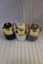 Three One More 1-liter luxury thermal vacuum flasks with polished gold-tone tops and textured ribbed bases in matte black, off-white, and grey resting on a marble kitchen countertop.Three One More 1-liter luxury thermal vacuum flasks with polished gold-tone tops and textured ribbed bases in matte black, off-white, and grey resting on a marble kitchen countertop.Three One More 1-liter luxury thermal vacuum flasks with polished gold-tone tops and textured ribbed bases in matte black, off-white, and grey resting on a marble kitchen countertop.Three One More 1-liter luxury thermal vacuum flasks with polished gold-tone tops and textured ribbed bases in matte black, off-white, and grey resting on a marble kitchen countertop.Three One More 1-liter luxury thermal vacuum flasks with polished gold-tone tops and textured ribbed bases in matte black, off-white, and grey resting on a marble kitchen countertop.Three One More 1-liter luxury thermal vacuum flasks with polished gold-tone tops and textured ribbed bases in matte black, off-white, and grey resting on a marble kitchen countertop.Three One More 1-liter luxury thermal vacuum flasks with polished gold-tone tops and textured ribbed bases in matte black, off-white, and grey resting on a marble kitchen countertop.Three One More 1-liter luxury thermal vacuum flasks with polished gold-tone tops and textured ribbed bases in matte black, off-white, and grey resting on a marble kitchen countertop.Three One More 1-liter luxury thermal vacuum flasks with polished gold-tone tops and textured ribbed bases in matte black, off-white, and grey resting on a marble kitchen countertop.Three One More 1-liter luxury thermal vacuum flasks with polished gold-tone tops and textured ribbed bases in matte black, off-white, and grey resting on a marble kitchen countertop.Three One More 1-liter luxury thermal vacuum flasks with polished gold-tone tops and textured ribbed bases in matte black, off-white, and grey resting on a marble kitchen countertop.Three One More 1-liter luxury thermal vacuum flasks with polished gold-tone tops and textured ribbed bases in matte black, off-white, and grey resting on a marble kitchen countertop.Three One More 1-liter luxury thermal vacuum flasks with polished gold-tone tops and textured ribbed bases in matte black, off-white, and grey resting on a marble kitchen countertop.Three One More 1-liter luxury thermal vacuum flasks with polished gold-tone tops and textured ribbed bases in matte black, off-white, and grey resting on a marble kitchen countertop.Three One More 1-liter luxury thermal vacuum flasks with polished gold-tone tops and textured ribbed bases in matte black, off-white, and grey resting on a marble kitchen countertop.Three One More 1-liter luxury thermal vacuum flasks with polished gold-tone tops and textured ribbed bases in matte black, off-white, and grey resting on a marble kitchen countertop.Three One More 1-liter luxury thermal vacuum flasks with polished gold-tone tops and textured ribbed bases in matte black, off-white, and grey resting on a marble kitchen countertop.Three One More 1-liter luxury thermal vacuum flasks with polished gold-tone tops and textured ribbed bases in matte black, off-white, and grey resting on a marble kitchen countertop.Three One More 1-liter luxury thermal vacuum flasks with polished gold-tone tops and textured ribbed bases in matte black, off-white, and grey resting on a marble kitchen countertop.Three One More 1-liter luxury thermal vacuum flasks with polished gold-tone tops and textured ribbed bases in matte black, off-white, and grey resting on a marble kitchen countertop.Three One More 1-liter luxury thermal vacuum flasks with polished gold-tone tops and textured ribbed bases in matte black, off-white, and grey resting on a marble kitchen countertop.Three One More 1-liter luxury thermal vacuum flasks with polished gold-tone tops and textured ribbed bases in matte black, off-white, and grey resting on a marble kitchen countertop.Three One More 1-liter luxury thermal vacuum flasks with polished gold-tone tops and textured ribbed bases in matte black, off-white, and grey resting on a marble kitchen countertop.